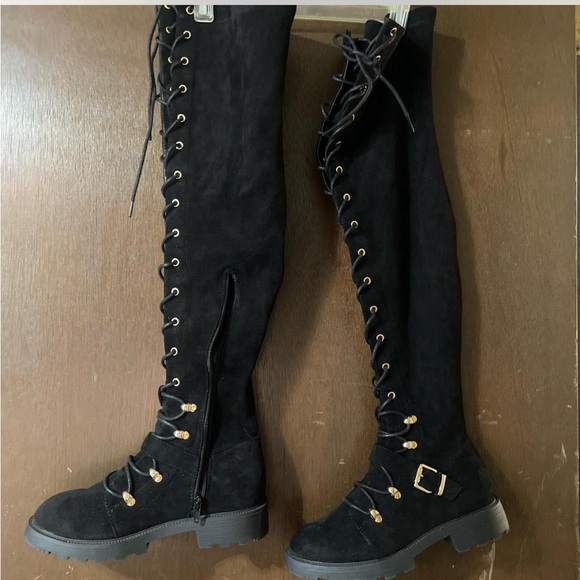 Knee high boots - Picture 1 of 3